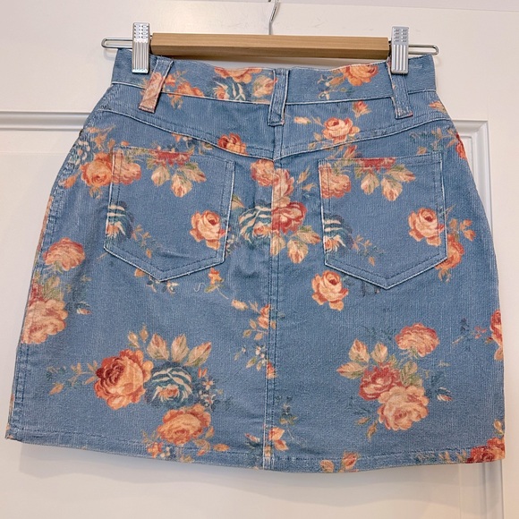 NWOT Loveshackfancy Hollywood skirt - Picture 4 of 15